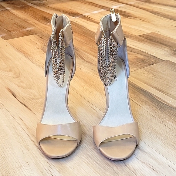 bebe Lorina High Heel Chain Pump Natural Size 9 - Picture 2 of 6